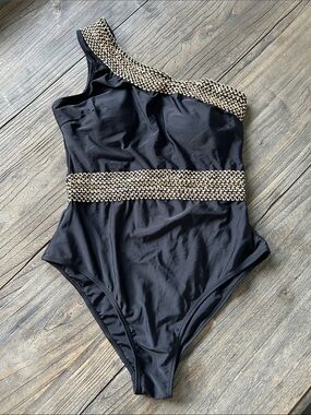 Cupshe Black One-Shoulder One-Piece Swimsuit with Gold Trim